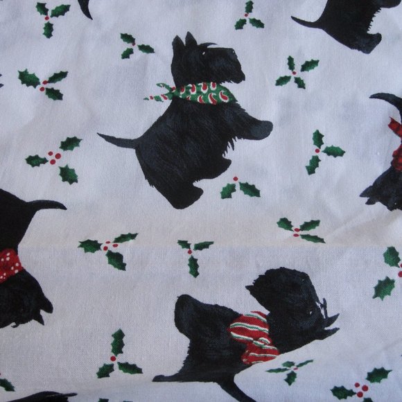 Daisy Kingdom Christmas Tossed Scotties w Holly Scottish Terrier Dogs Fabric 1 Y - Picture 1 of 6